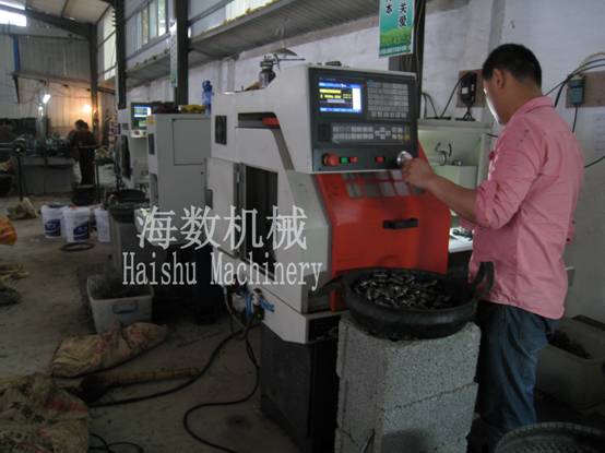 “海數(shù)”牌CK0632A小型數(shù)控車(chē)床在用戶現(xiàn)場(chǎng)實(shí)拍［組圖］